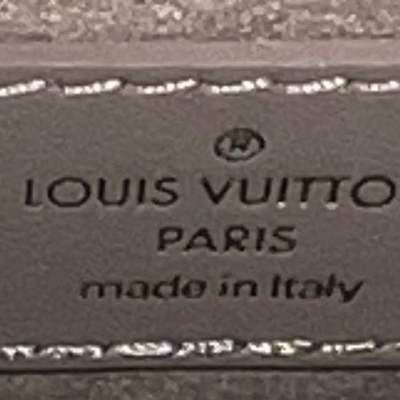 New Wave Chain Bag NM Quilted Leather MM - Picture 12 of 13